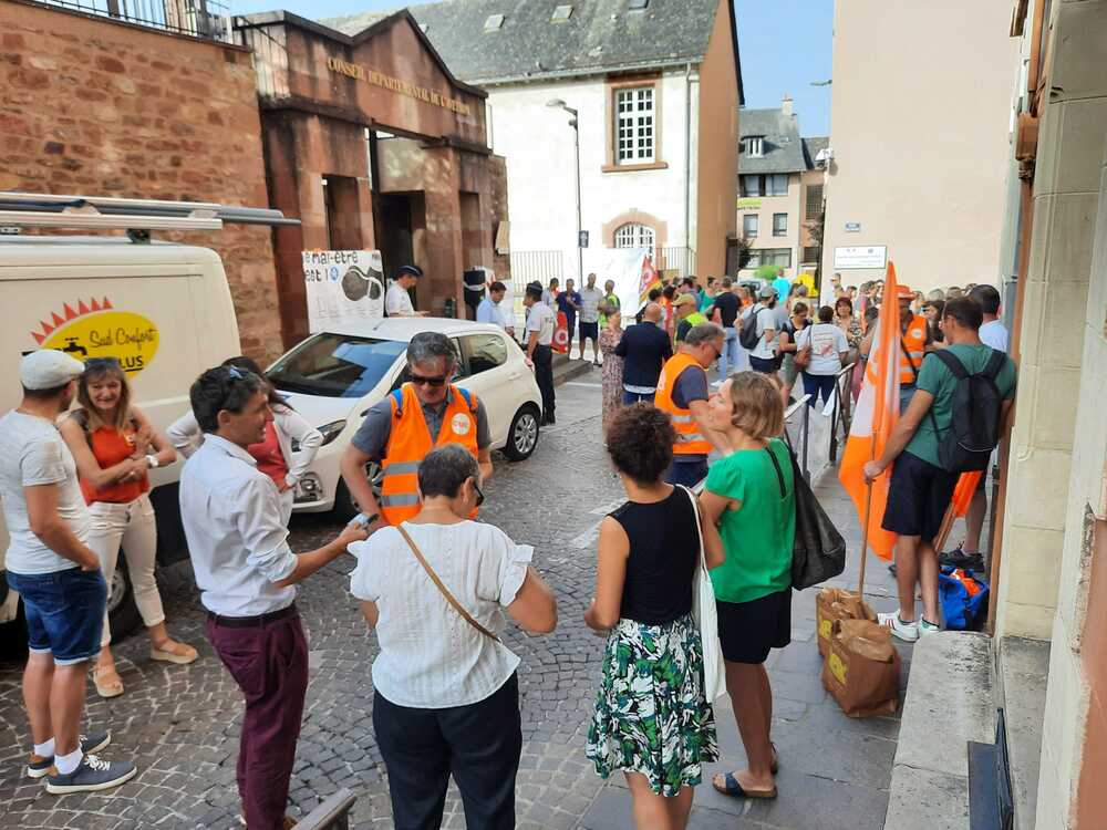 Mobilisation des agents du Département de l'Aveyron à Rodez le 17 juin 2022 - CFDT